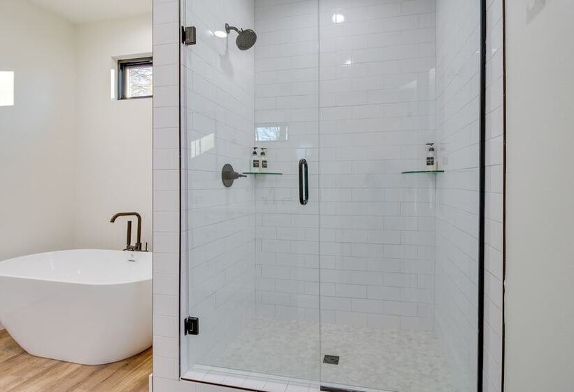 Waterfront Flippin Retreat W/ White River Access!