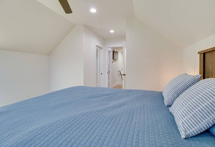 Waterfront Flippin Retreat W/ White River Access!