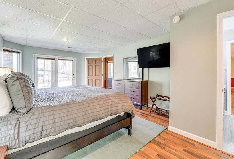 Waterfront Lake Norman Retreat W/ Dock + Hot Tub!