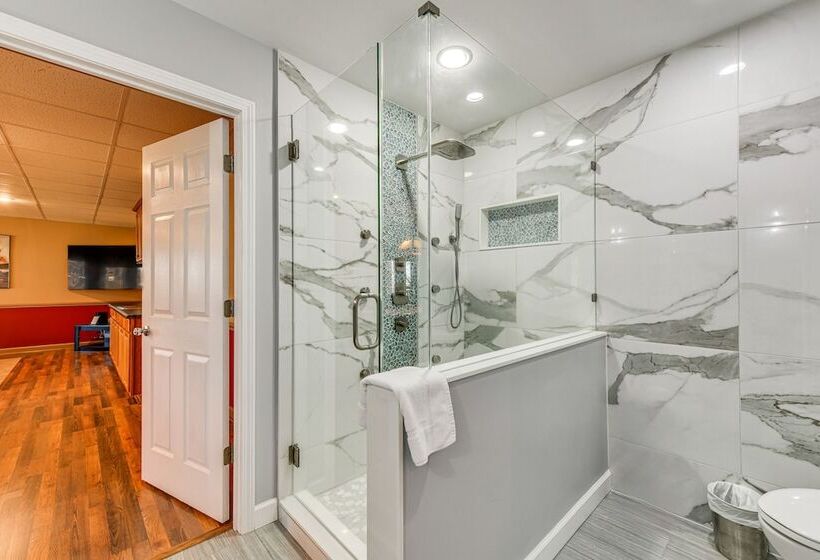 Waterfront Lake Norman Retreat W/ Dock + Hot Tub!