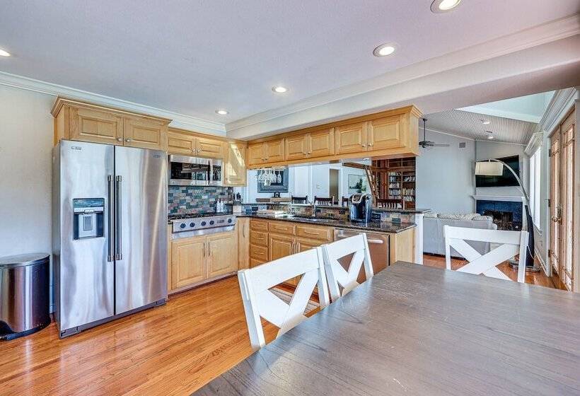 Waterfront Malvern Home W/ Deck & Lake Access!