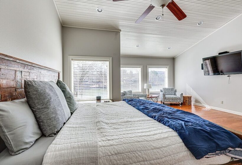 Waterfront Malvern Home W/ Deck & Lake Access!