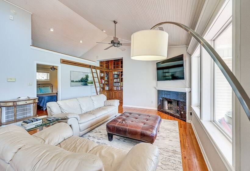 Waterfront Malvern Home W/ Deck & Lake Access!