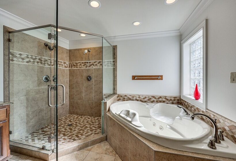 Waterfront Malvern Home W/ Deck & Lake Access!