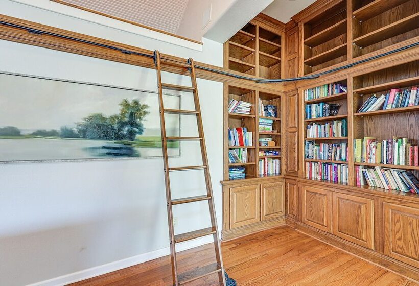 Waterfront Malvern Home W/ Deck & Lake Access!