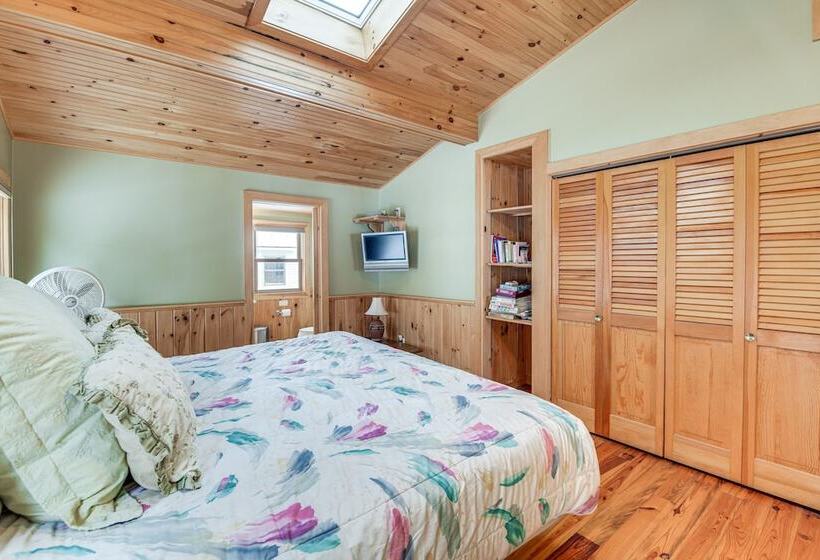 Waterfront North Hero Home W/ Screened Porch