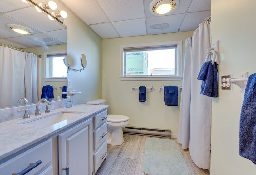 Wells Beach House W/ Ocean View Deck