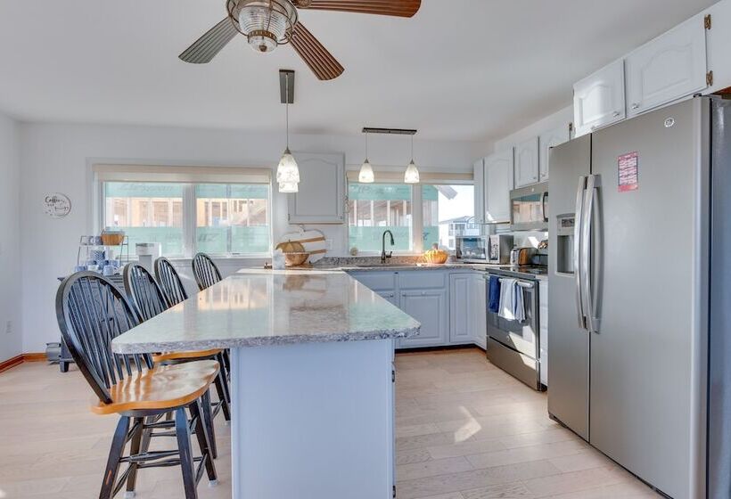 Wells Beach House W/ Ocean View Deck