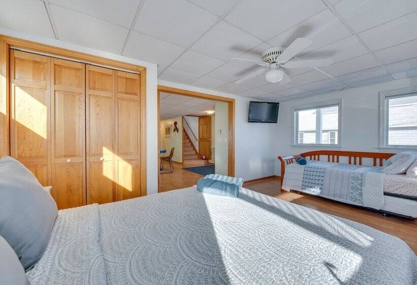 Wells Beach House W/ Ocean View Deck