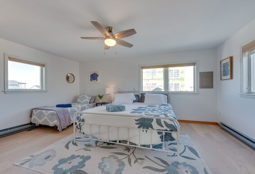 Wells Beach House W/ Ocean View Deck