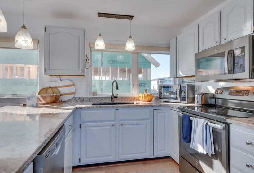 Wells Beach House W/ Ocean View Deck