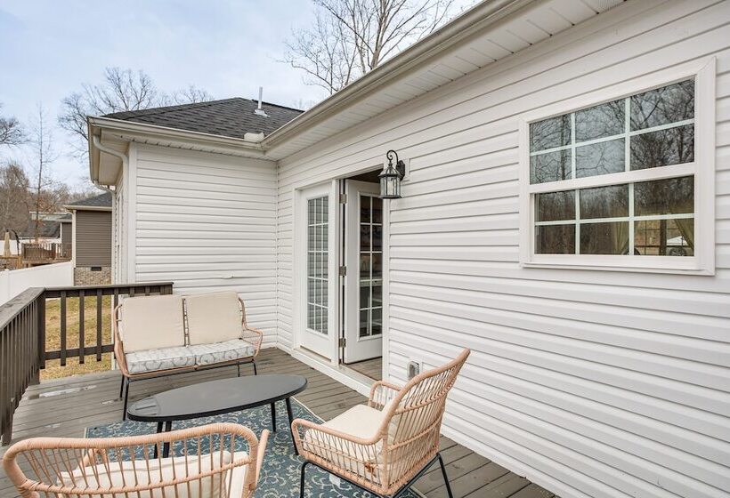 Winchester Home W/ Deck < 1 Mi To Tims Ford Lake!