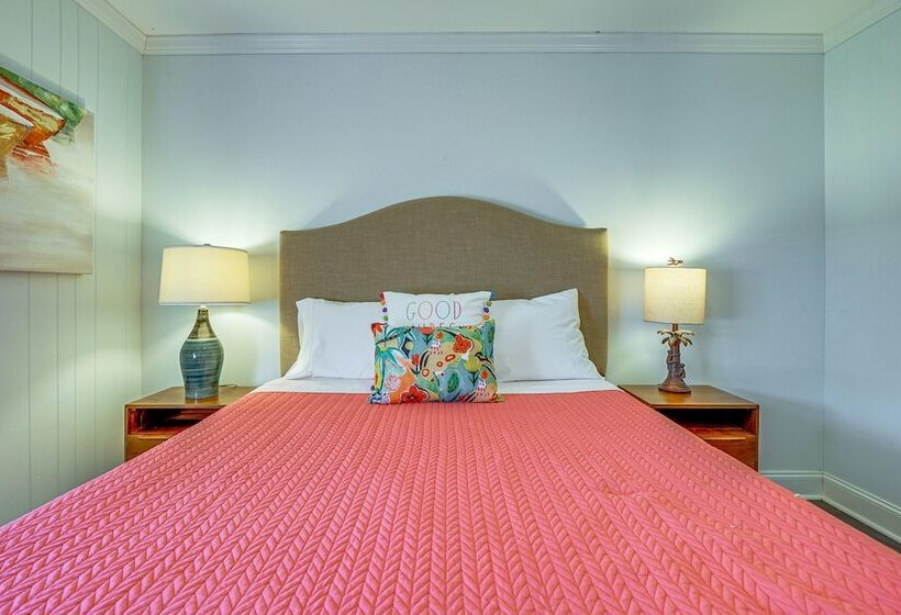 Wrightsville Beach Home W/ Fenced Yard