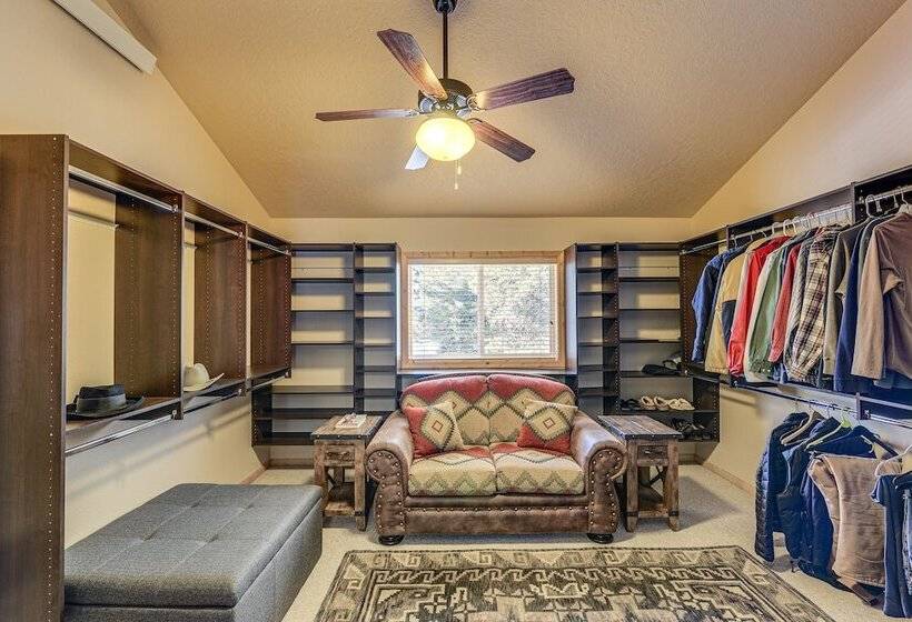 Wyoming Cabin W/ Hot Tub & Mountain View Deck