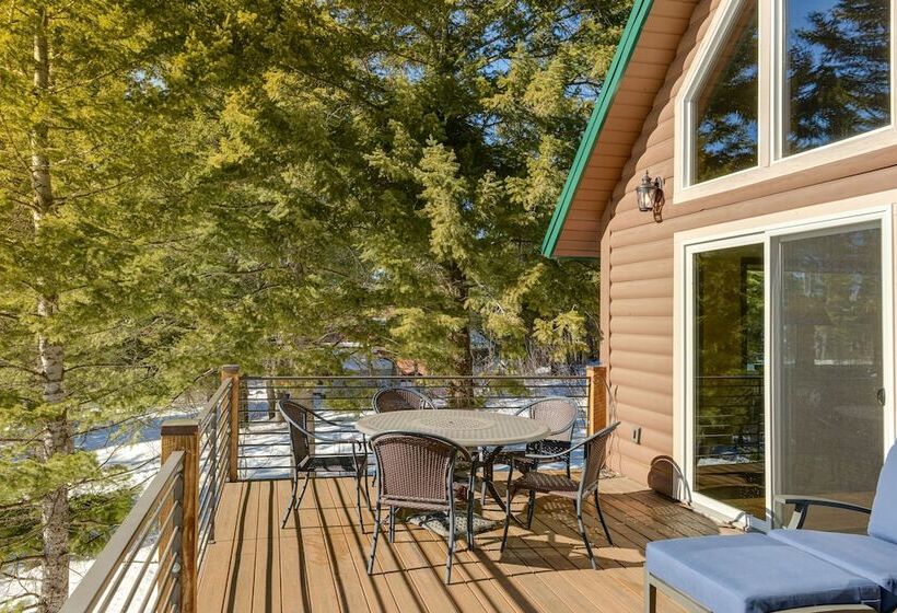 Wyoming Cabin W/ Hot Tub & Mountain View Deck