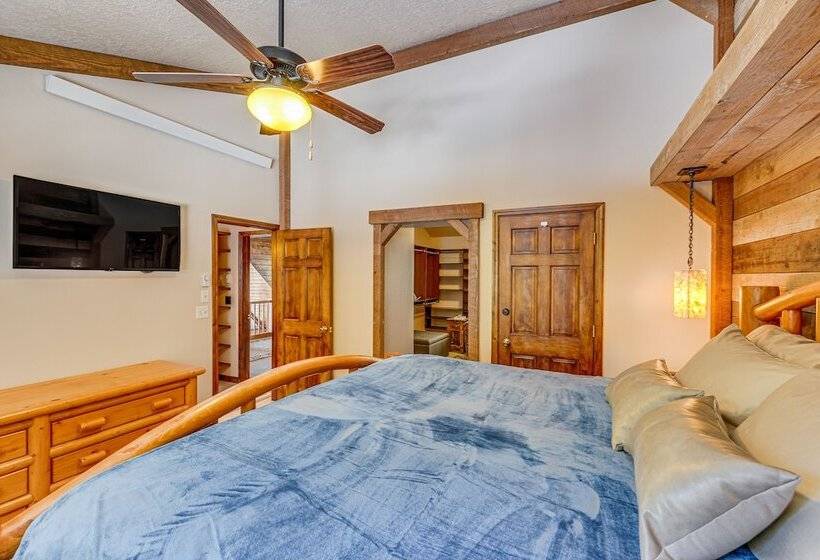 Wyoming Cabin W/ Hot Tub & Mountain View Deck