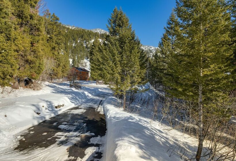 Wyoming Cabin W/ Hot Tub & Mountain View Deck