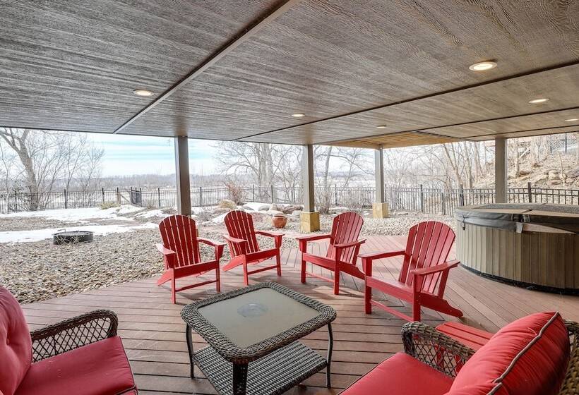 Yankton Vacation Home W/ Hot Tub & River Views