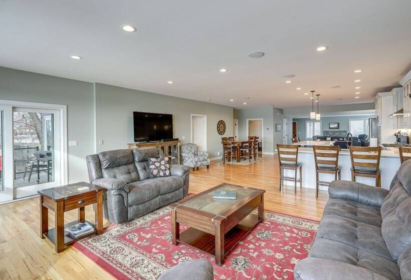 Yankton Vacation Home W/ Hot Tub & River Views