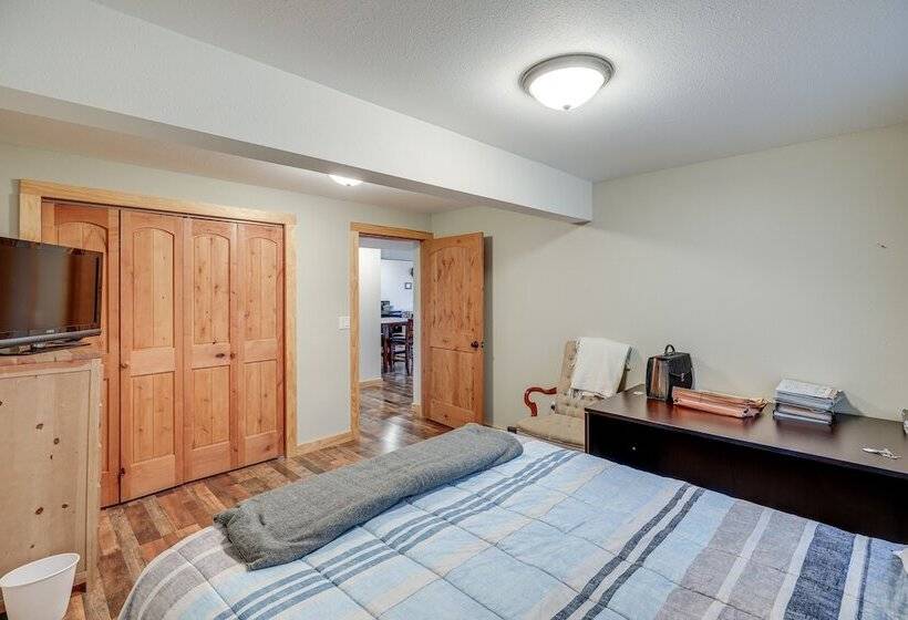 Yankton Vacation Home W/ Hot Tub & River Views