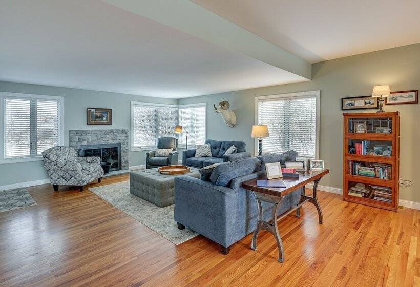 Yankton Vacation Home W/ Hot Tub & River Views