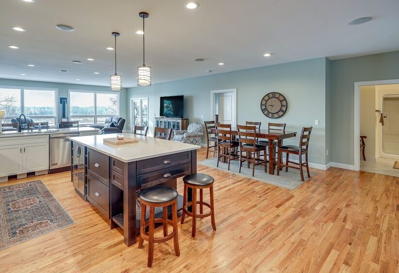 Yankton Vacation Home W/ Hot Tub & River Views
