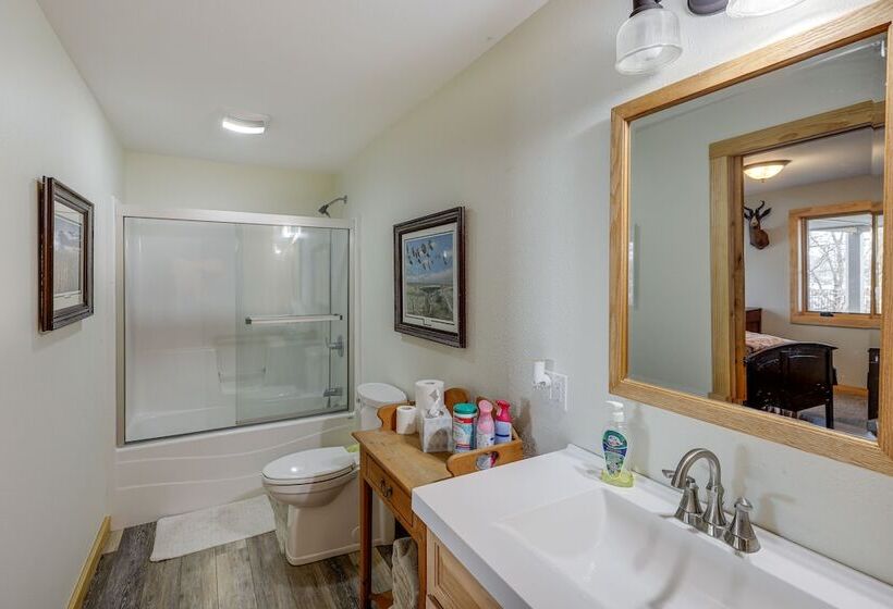 Yankton Vacation Home W/ Hot Tub & River Views