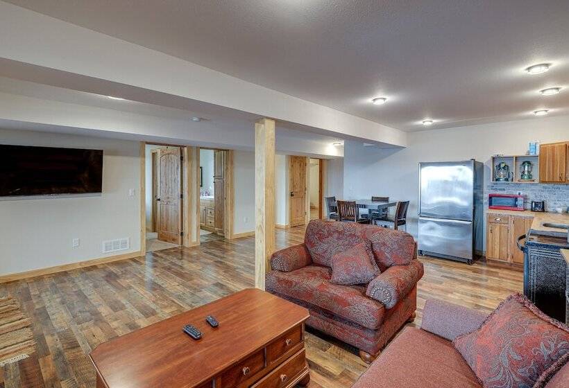 Yankton Vacation Home W/ Hot Tub & River Views