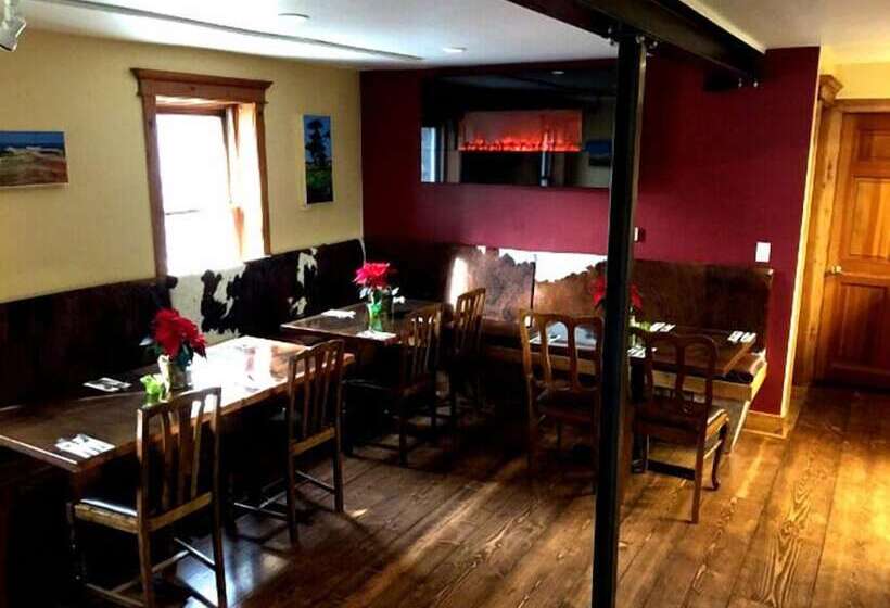 1882 Bar And Grill At River Street Inn