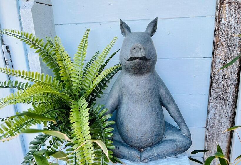 Beautiful Cosy Garden Cabin, 5min Walk To Beach