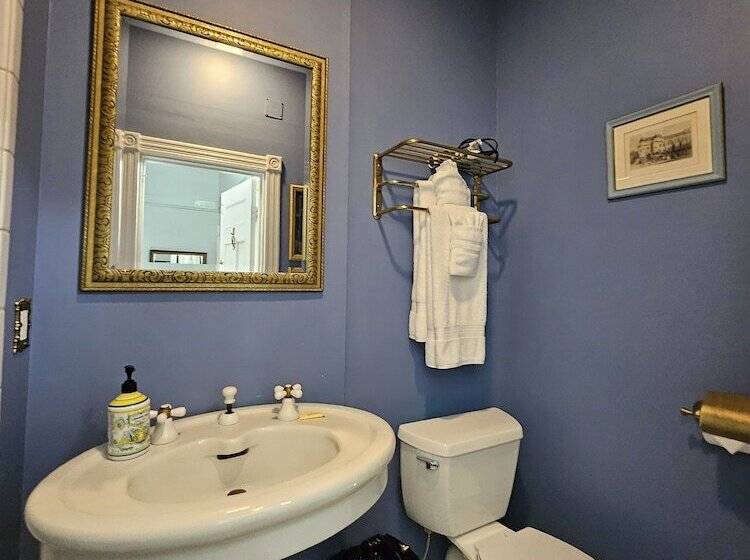 مبيت وإفطار Starrett House