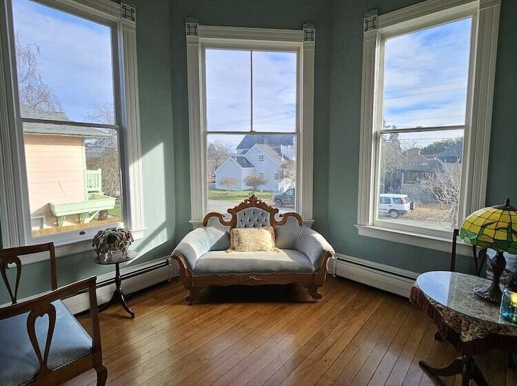 مبيت وإفطار Starrett House