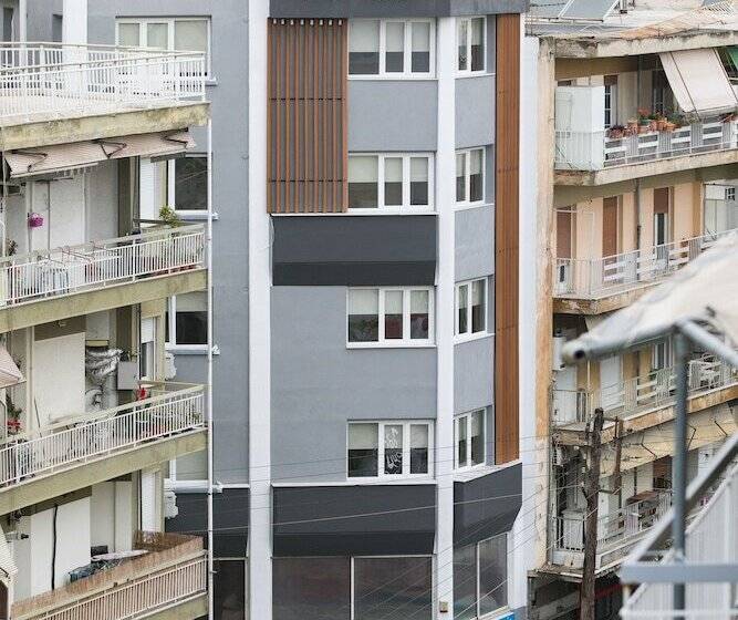 تختخواب و صبحانه White Corner