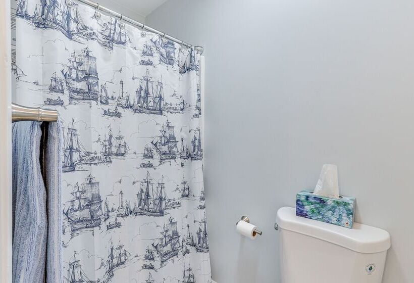 Bright Milford Beach House W/ Outdoor Shower