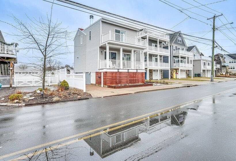 Bright Milford Beach House W/ Outdoor Shower