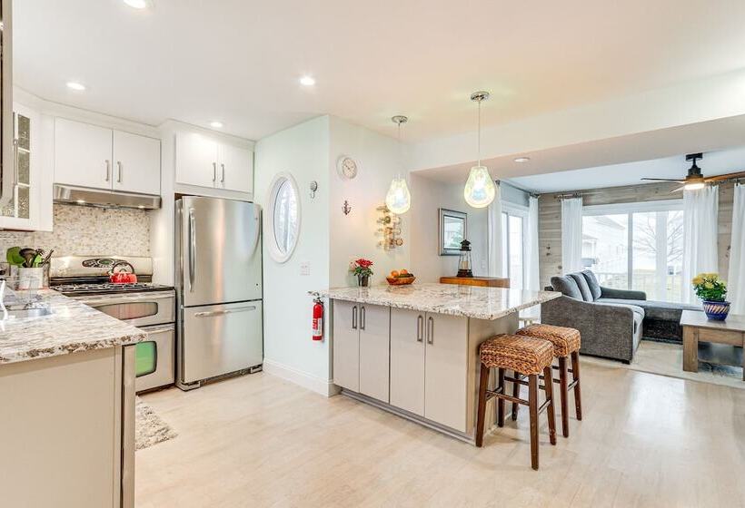 Bright Milford Beach House W/ Outdoor Shower