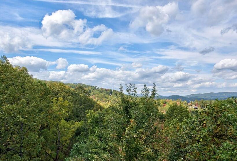 Cabin W/ Hot Tub, Theater & Views   Sleeps 22