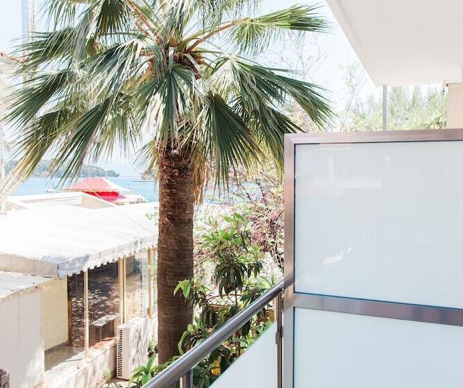 Captain S Seafront Apartments