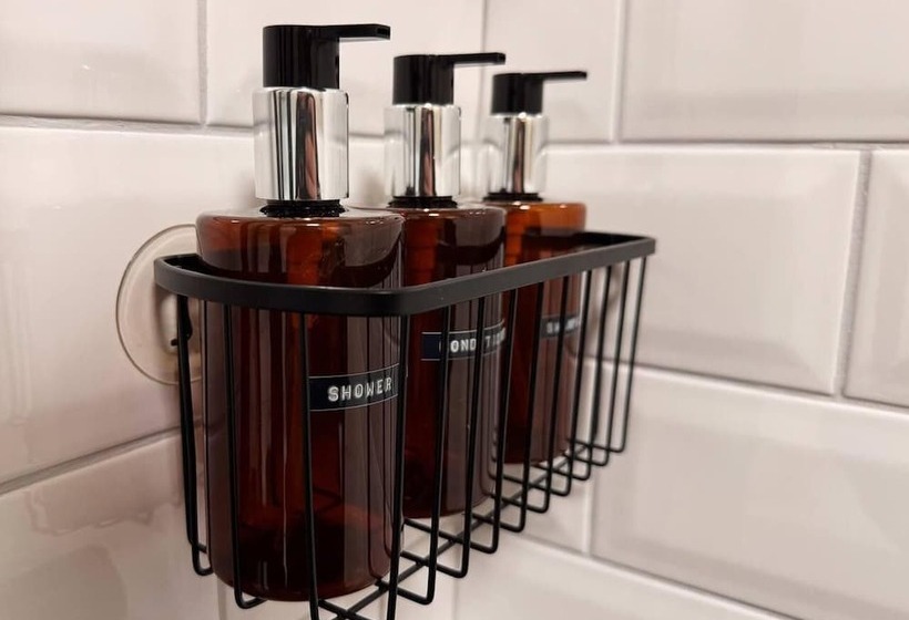 Captivating 3 Bed Cottage In Saltaire