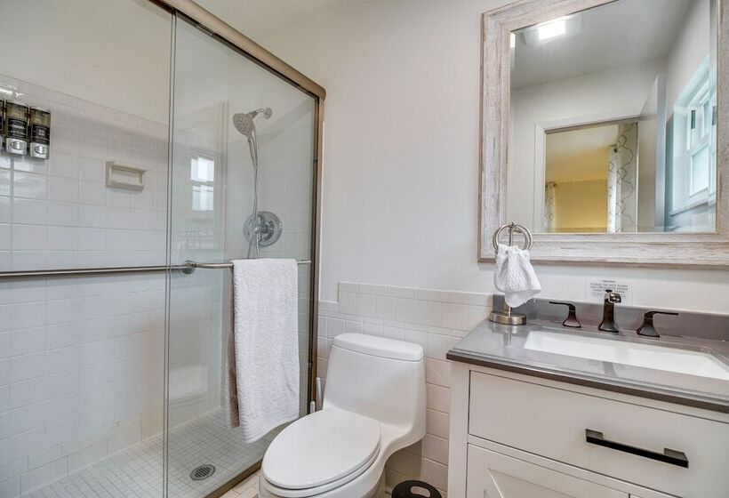 Centrally Located Merritt Island Home: Pool, Porch