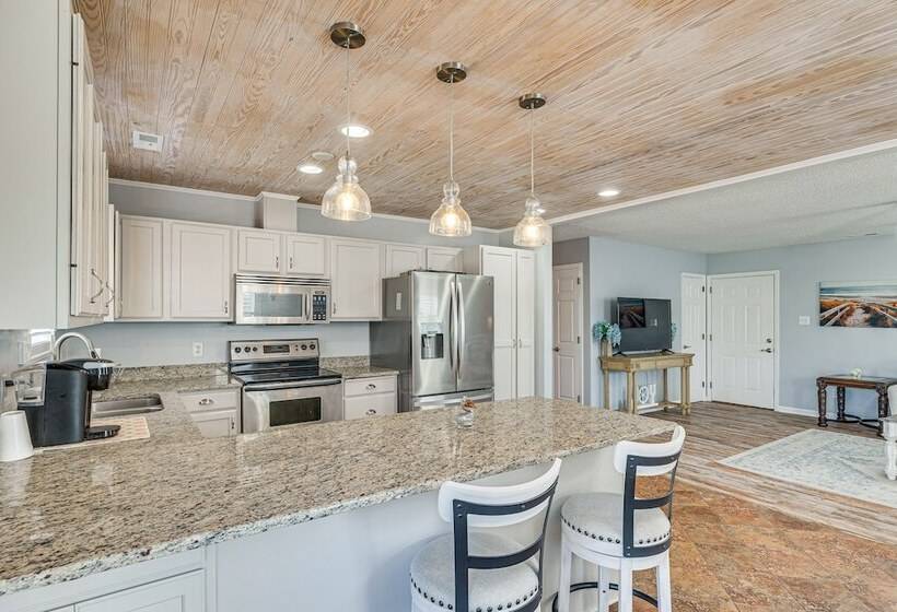 Charming Beaufort Home W/ Deck + Gas Grill!