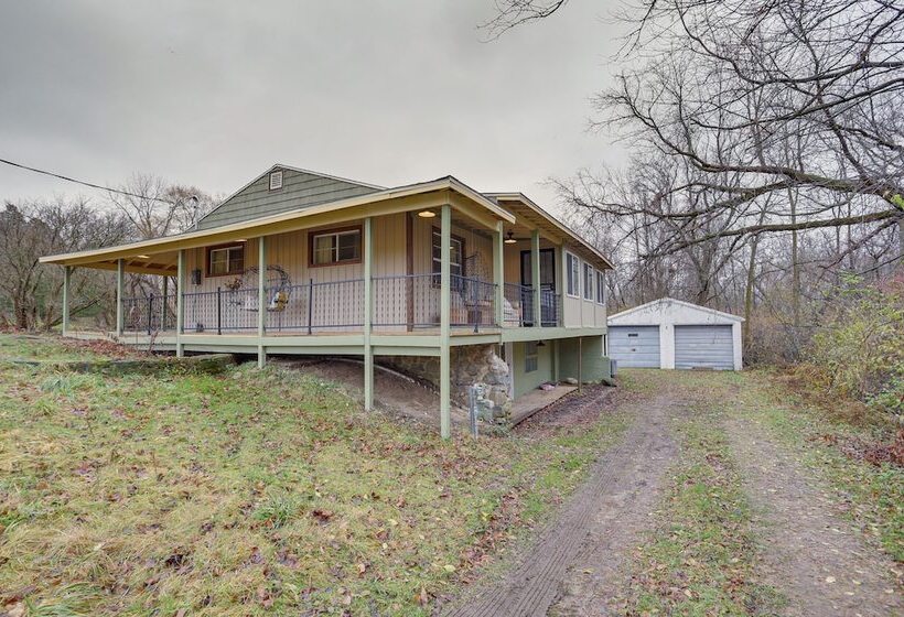 6 Mi To Lake Michigan: Coloma Farmhouse