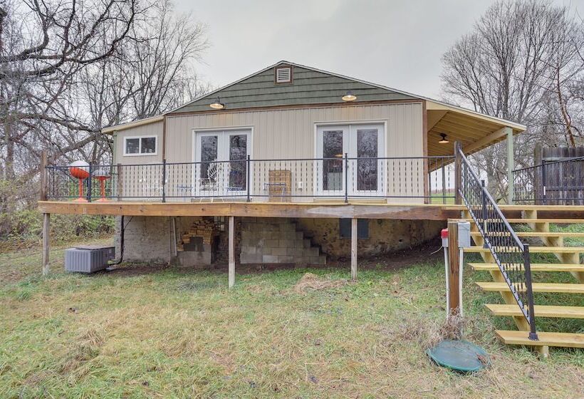 6 Mi To Lake Michigan: Coloma Farmhouse