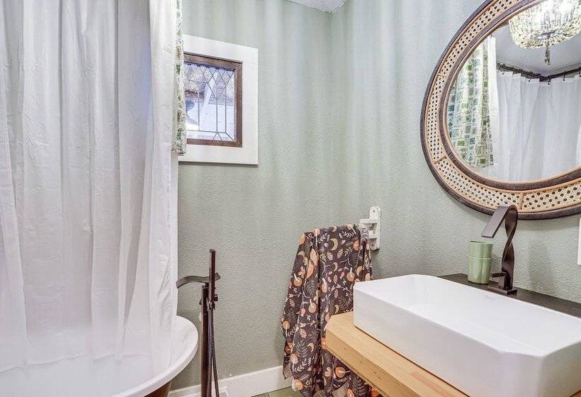 6 Mi To Lake Michigan: Coloma Farmhouse