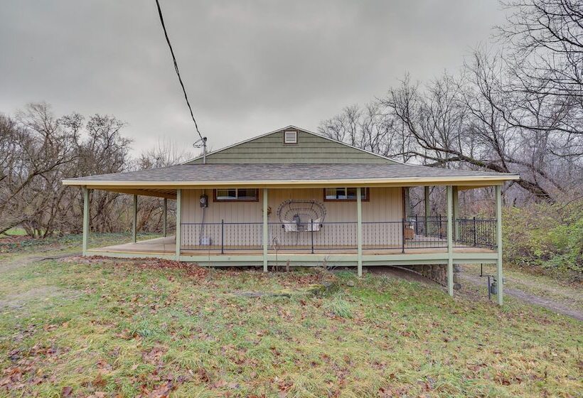 6 Mi To Lake Michigan: Coloma Farmhouse