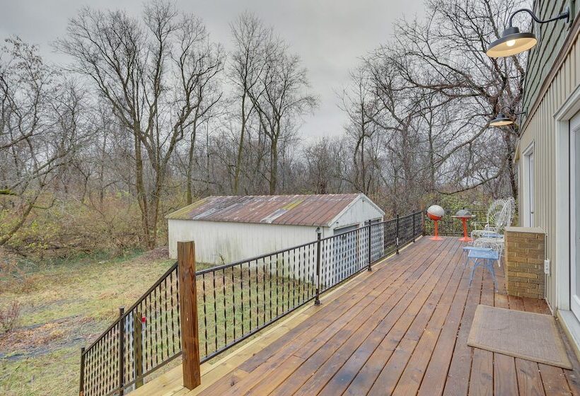 6 Mi To Lake Michigan: Coloma Farmhouse