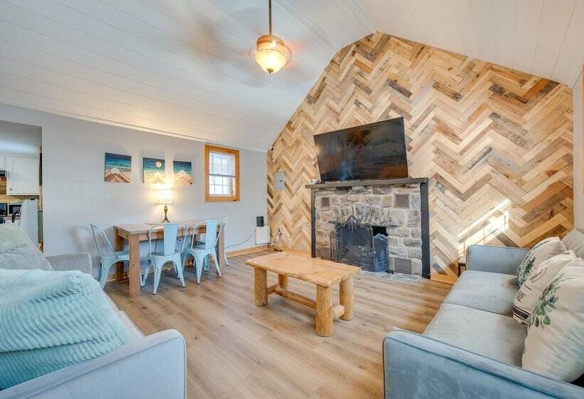 Cozy Blakeslee Cabin, 7 Mi To Jack Frost Ski Area!