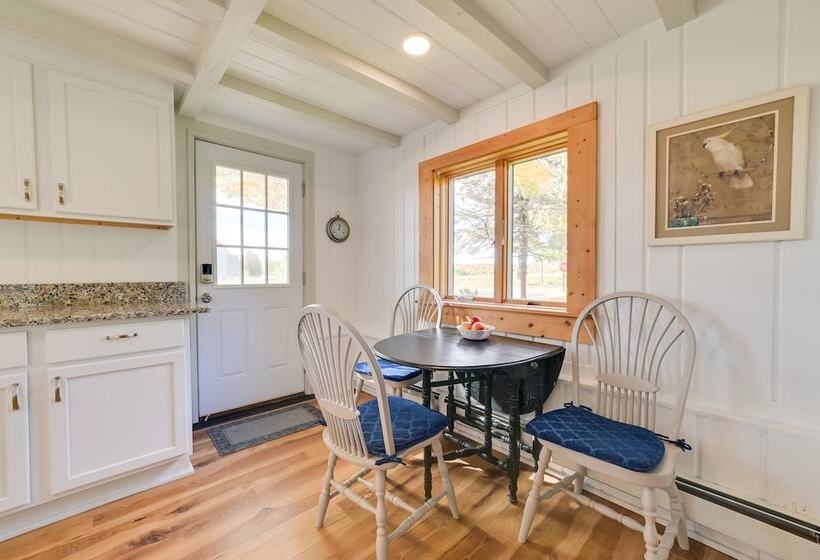 Cozy Harbor Springs Vacation Rental, 13 Mi To Town