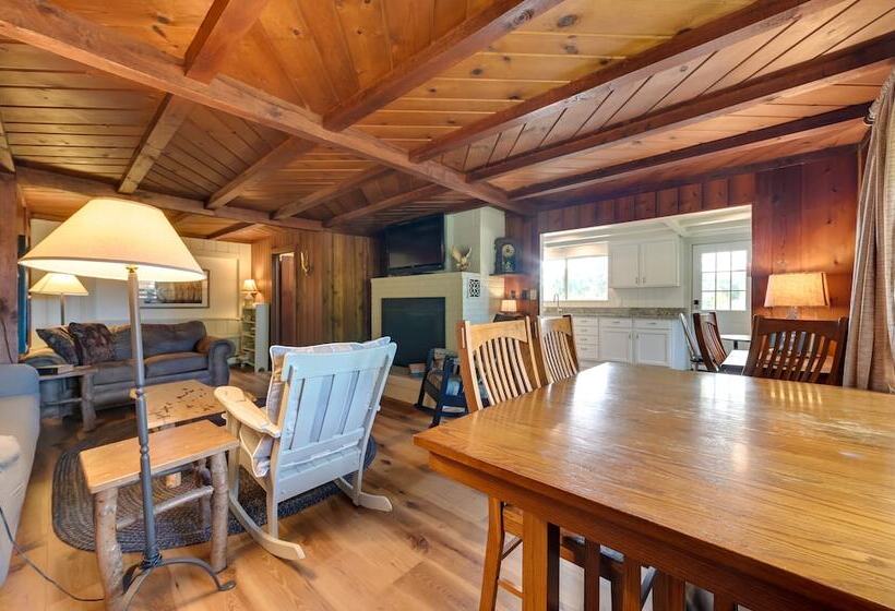 Cozy Harbor Springs Vacation Rental, 13 Mi To Town