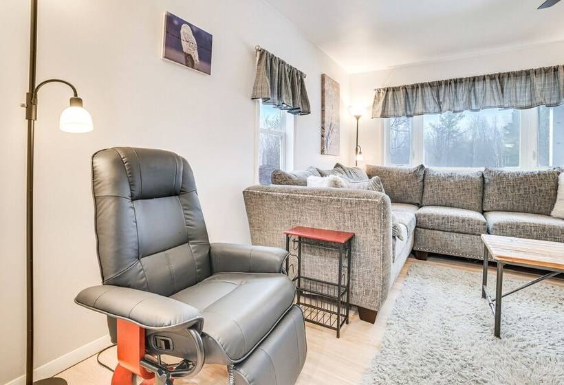 Cozy Petoskey Home < 1 Mi To Little Traverse Bay!